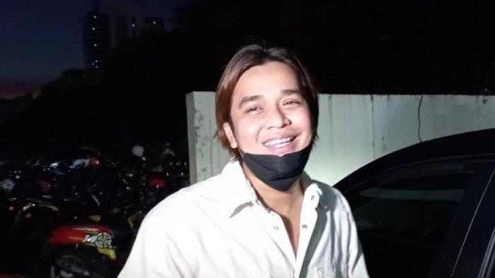 Billy Syahputra di lapangan bola Aldiron, Pancoran, Jakarta Selatan, Jumat (17/9/2021).