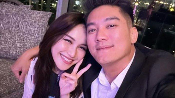 Foto manis Boy William dan Ayu Ting Ting
