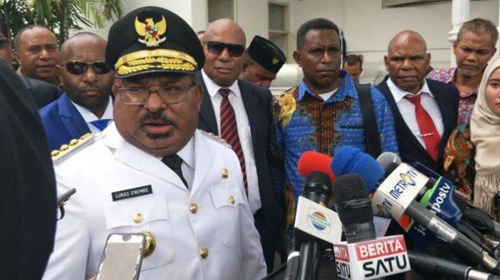 Gubernur Papua Lukas Enembe usai dilantik Presiden Joko Widodo di Istana Negara, Jakarta, Rabu (5/9/2018).