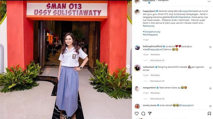 Happy Djarot pakai seragam SMA saat hadiri pesta ultah Ussy pada Rabu 13 Juli 2022
