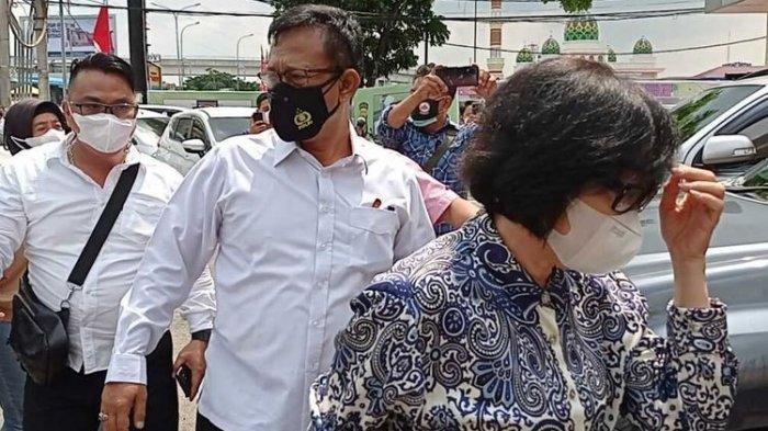 Heriyanti anak Akidi Tio yang melakukan penipuan bantuan Rp 2 Triliun saat berada di Polda Sumatera Selatan, Senin (2/8/2021).