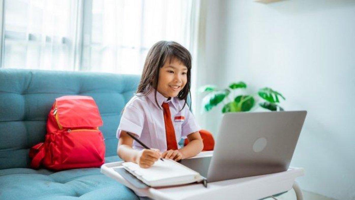 Ilustrasi belajar online - simak contoh soal UAS/PAS kelas 3 tema 3 semester 1 dengan soal 15 pilihan ganda dan 5 soal essai, beserta jawabannya.