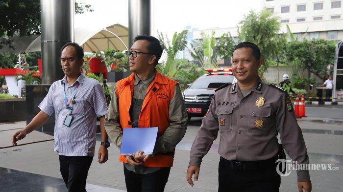 Tersangka kasus suap dana hibah KONI Imam Nahrawi usai diperiksa oleh penyidik Komisi Pemberantasan Korupsi (KPK) di Gedung KPK, Jakarta Selatan, Kamis (9/1/2020).