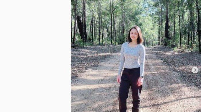 Jill Carisa liburan ke hutan