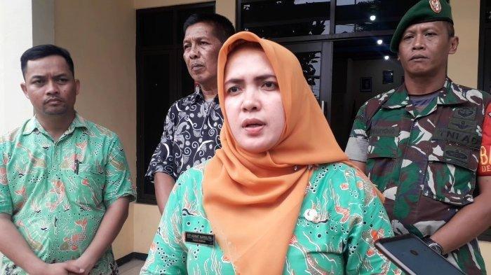 Kades Kuripan Siti Aswat Nurlita saat ditemui wartawan di Kantor Desa Kuripan, Kecamatan Ciseeng, Kabupaten Bogor, Kamis (29/9/2022).