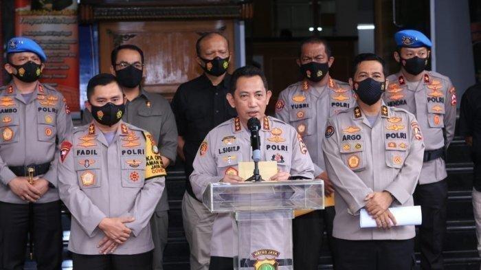 Kapolri Jenderal Pol Listyo Sigit (tengah).