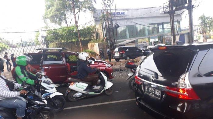 Kecelakaan beruntun di Cibubur (2)