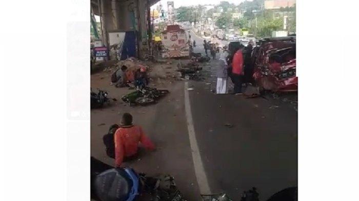 Kecelakaan beruntun di Cibubur (5)