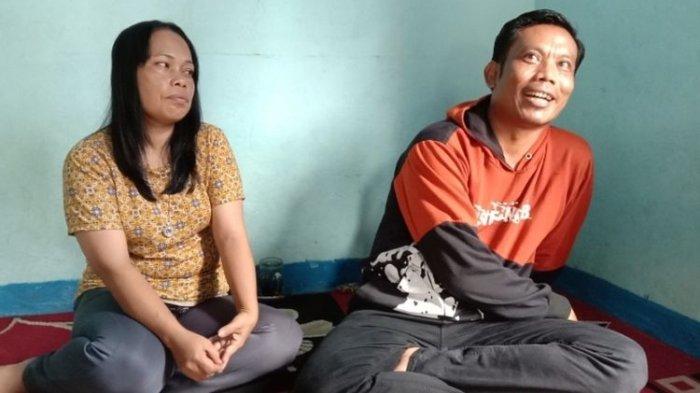 Kedua orangtua Farel Prayoga saat ditemui di rumahnya.