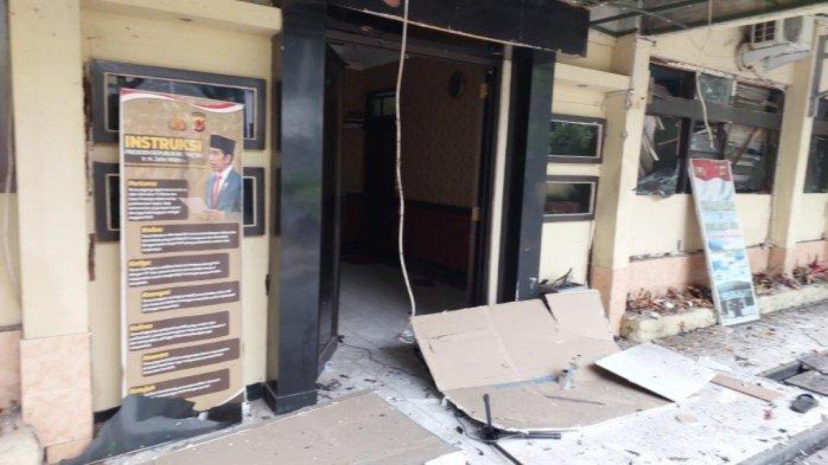 Ledakan diduga bom bunuh diri meledak di Polsek Astanaanyar pagi ini, Rabu (7/12/2022).