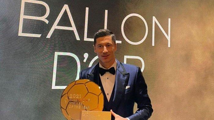 Lewandowski harus kembali gigit jari dalam penghargaan Ballon d’Or 2021 setelah hanya puas menjadi runner up.