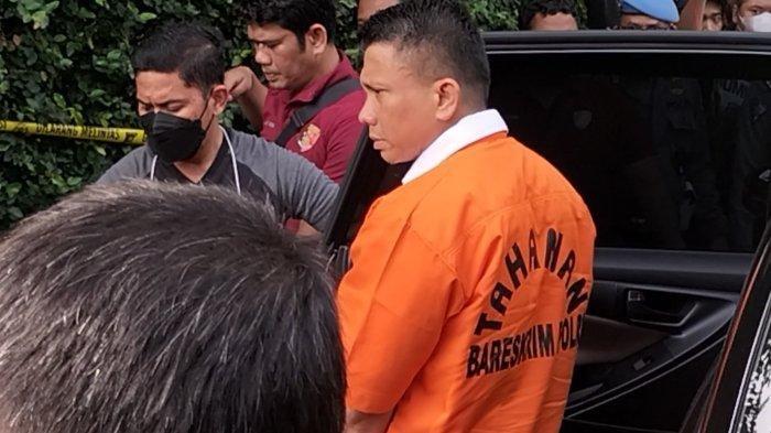 Mantan Kadiv Propam, Ferdy Sambo, saat rekonstruksi pembunuhan Brigadir J di Komplek Polri Duren Tiga, Pancoran, Jakarta Selatan, Selasa (30/8/2022).