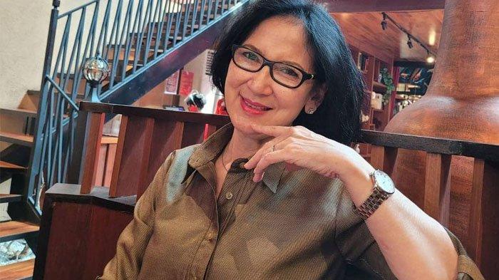 Maureen Christy mantan istri pertama Gideon Tengker