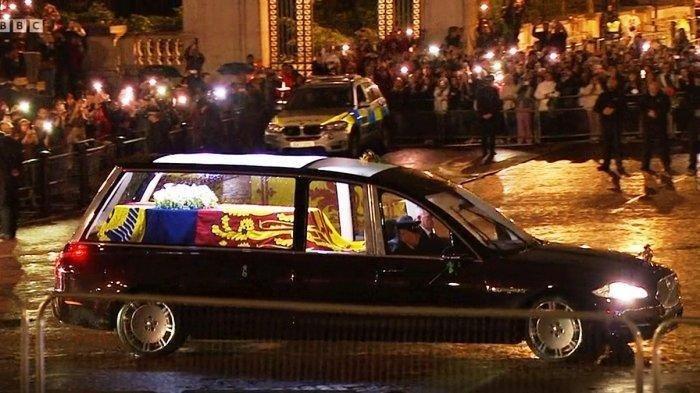 Mobil jenazah Ratu Elizabeth II jenazah akan dimakamkan pada esok hari, 19 September 2022.