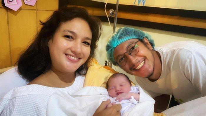 Nadine Chandrawinata dan Dimas Anggara