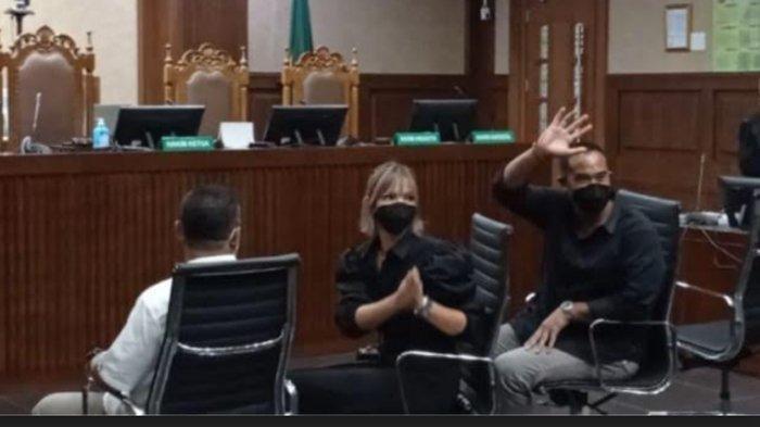 Nia Ramadhani dan Ardi Bakrie hadiri sidang perdana, Kamis (2/12/2021)