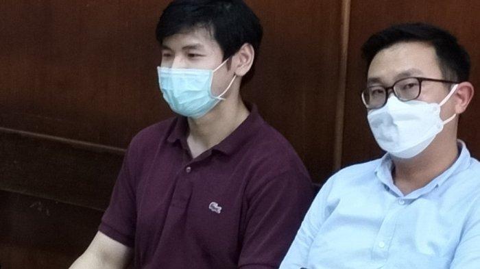 Nicholas Sean dan saksi Jimmy Santoso dalam sidang lanjutan pencemaran nama baik dengan terdakwa Ayu Thalia di Pengadilan Negeri Jakarta Utara, Rabu (7/7/2022)