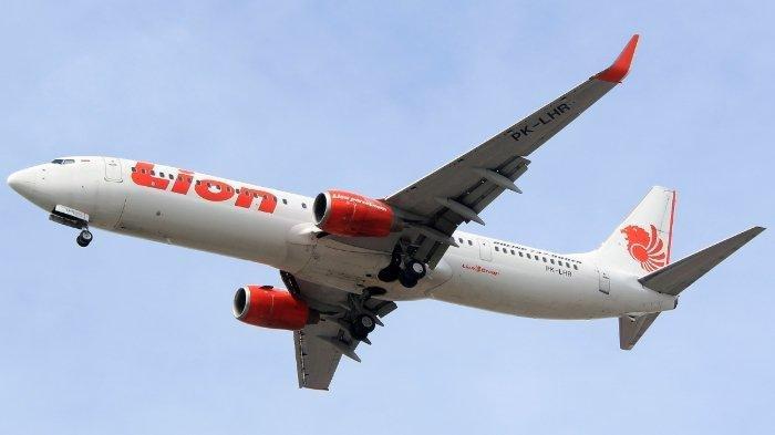 Pesawat udara Lion Air bernomor registrasi PK-LHR yang mengalami insiden tabrak burung (bird strike) saat terbang dari Bandara Internasional Juanda di Surabaya, Jawa Timur tujuan Bandara Internasional Sultan Hasanuddin Makassar di Maros, Sulawesi Selatan, Rabu (18/5/2022) petang.