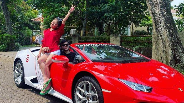 Pose mesra Nicholas Sean dengan Tatha Anma atau Ayu Aulia