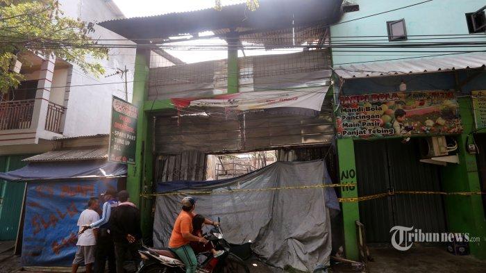 Potret ruko bengkel motor yang hangus terbakar, Selasa (12/4/2022)