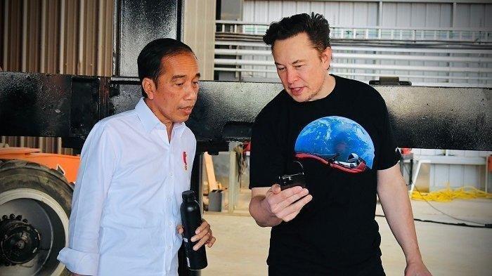 Presiden Joko Widodo (Jokowi) bertemu Elon Musk saat berkunjung ke Space X di Boca Chica, Amerika Serikat, Sabtu (14/5/2022).