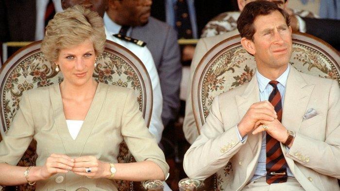 Putri Diana dan Pangeran Charles saat menyambut kunjungan dari negara lain.