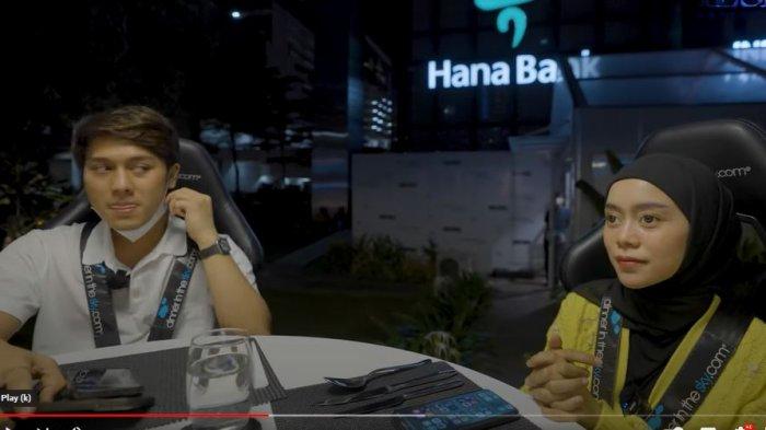 Rizky Billar tertangkap kamera curi pandang ke arah Lesti Kejora