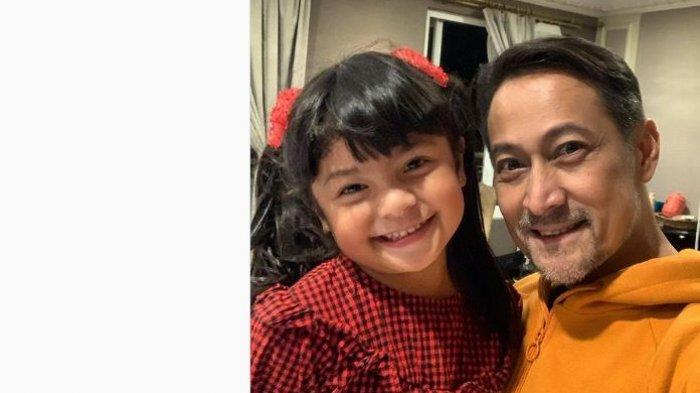 Rommy Sulastyo dengan Fara Shakila pemeran Reyna di Ikatan Cinta.