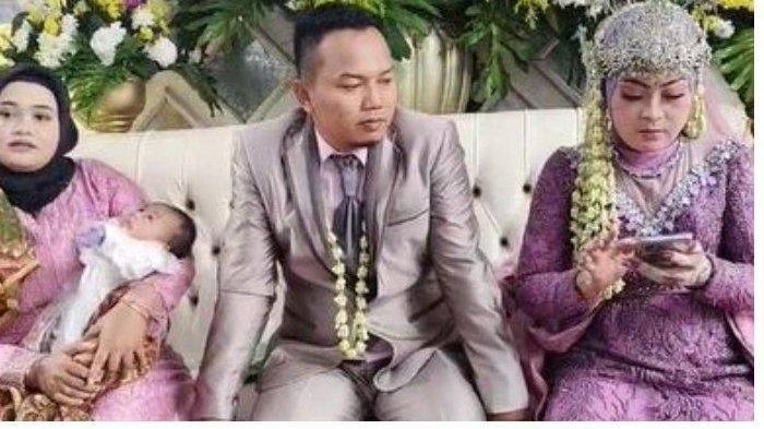 Sambil gendong anak, istri sah temani suaminya nikah lagi