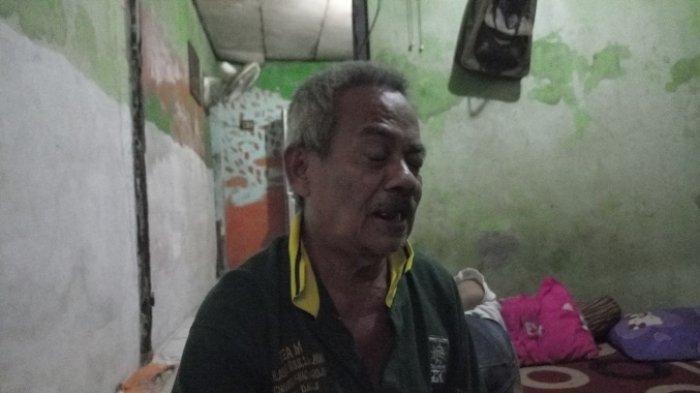 Sanudin (62) ayah dari jasad pria tanpa identitas di pinggir Tol Tangerang-Merak terungkap, seorang pelajar bernama Bayu Samudra.
