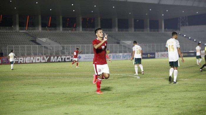 Selebrasi M Rafli seusai mencetak gol kedua Timnas Indonesia U-23 saat melakoni laga uji coba lawan Tira Persikabo di Stadion Madya, Jakarta, Jumat (5/3/2021) malam.