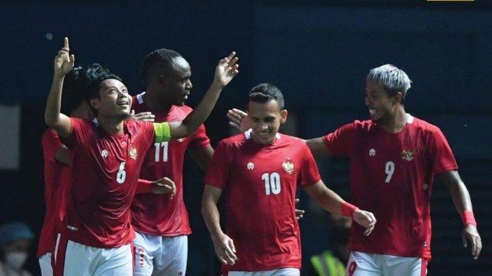 Selebrasi pemain Timnas Indonesia saat mengalahkan Taiwan dengan skor tipis 2-1 di Play Off Kualifikasi Piala Asia 2023 di Chang Arena, Thailand, Kamis (7/10/2021).