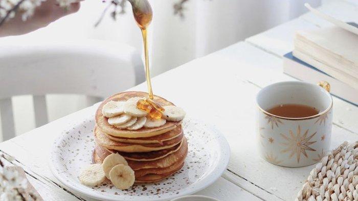 Sirup maple pemanis pancake dan pisang untuk sarapan