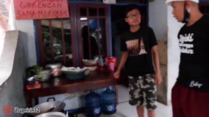 Sony Wakwaw kini jualan gorengan dan mie ayam