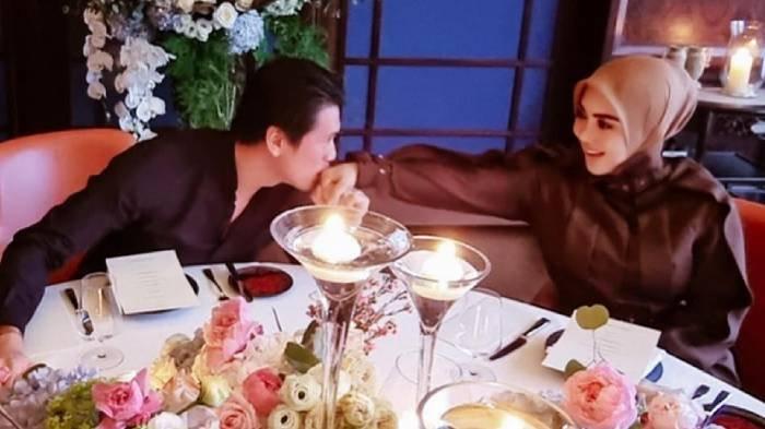 Syahrini dan Reino Barack peringati ulang tahun pernikahan ke-3
