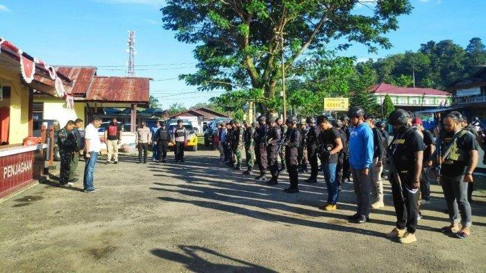Tim gabungan Polres dan Kodim Teluk Bintuni melakukan persiapan pencarian korban tewas dan selamat akibat aksi brutal gerilyawan TPNPB, Jumat (30/9/2022).