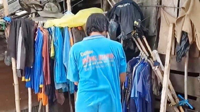 Untuk berpakaian, Paman Hai mengandalkan baju bekas milik orang lain