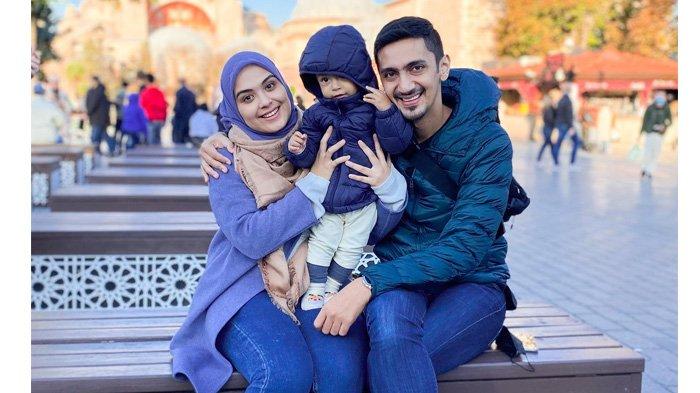 Vebby Palwinta dan Razi Bawazier liburan ke Turki