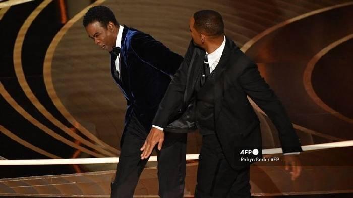 Will Smith meninju Chris Rock di Oscar 2022