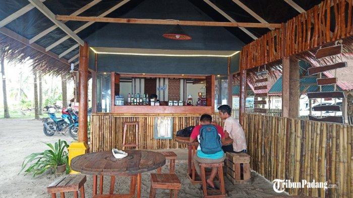 Cafe Kopi Basamo di Jalan Uncle Jack, Pasie Nan Tigo, Kecamatan Koto Tangah, Kota Padang, Sumatera Barat, Sabtu (19/12/2020).