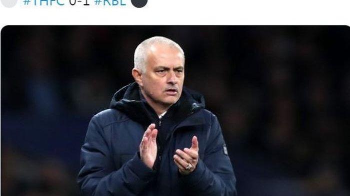 Ekspresi pelatih Tottenham Hotspur, Jose Mourinho, dalam laga leg pertama babak 16 besar Liga Champions kontra RB Leipzig di Tottenham Hotspur Stadium, Rabu (19/2/2020)
