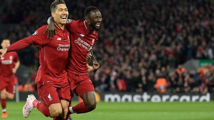 Gelandang Liverpool FC, Naby Keita, merayakan golnya bersama Roberto Firmino dalam laga leg I babak perempat final Liga Champions versus FC Porto di Stadion Anfield, Selasa (9/4/2019).