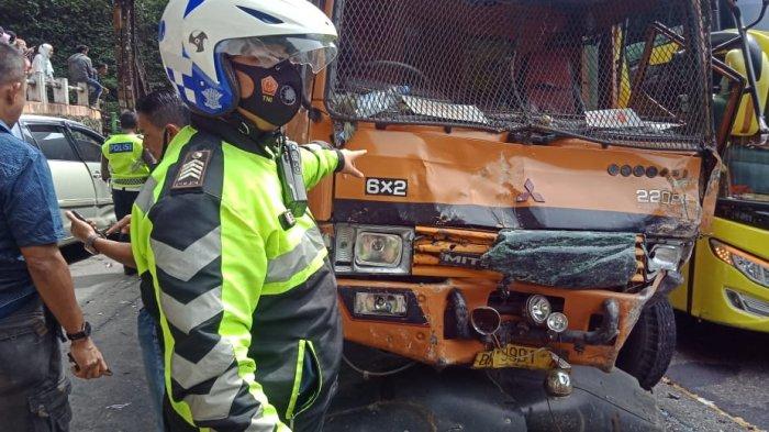 FOTO Tabrakan Beruntun di Lembah Anai Jorong Air Mancur, Truk Tronton hingga Minibus Penyok