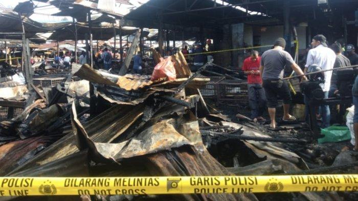 Kebakaran di Pasar Bawah, Kelurahan Aur Tajungkang Tengah Sawah, Kecamatan Guguk Panjang, Kota Bukittinggi, Sumbar, Sabtu (11/9/2021).