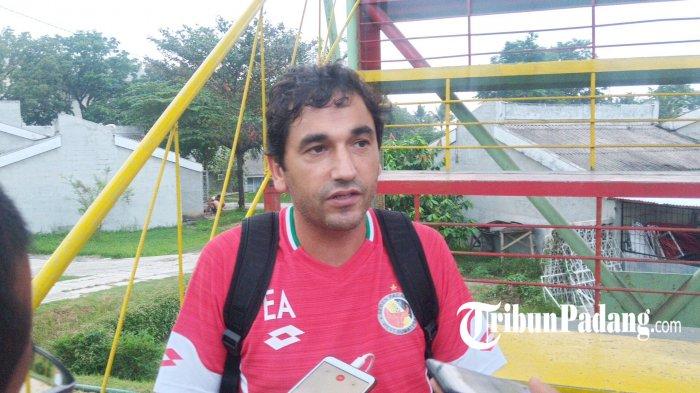 Eduardo Almeida saat berada di Lapangan Mess Indarung.