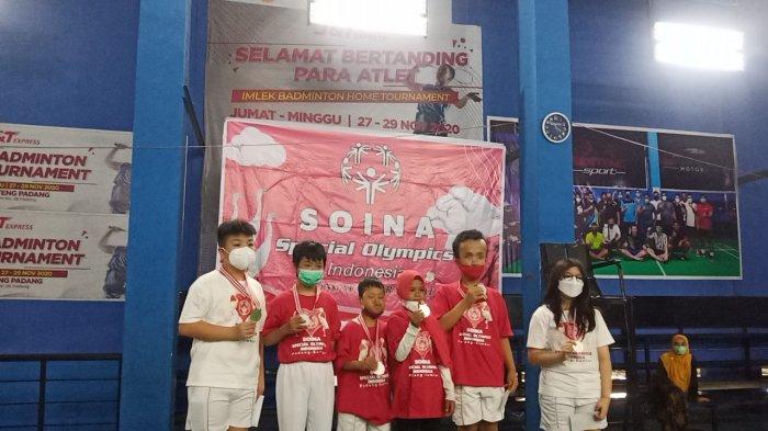 Penyerahan medali perlombaan Virtual SOIna Indonesia tahun 2020 berlangsung meriah di Hall Benteng Sport, Jalan Rahman Hakim, Benteng, Kota Padang, Jumat (19/3/2021).