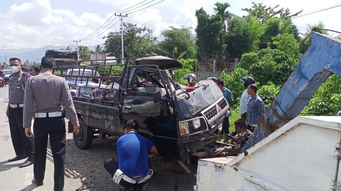 Pikap Mitsubishi L300 mengalami kecelakaan di Jalan By Pass, Kalumbuk, Kecamatan Kuranji, Kota Padang, Sumatera Barat (Sumbar), Senin (19/4/2051).