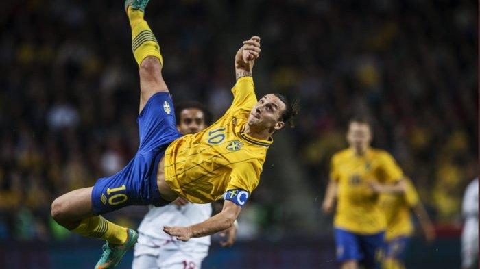 Aksi gol salto Zlatan Ibrahimovic ke gawang timnas Inggris, (14/11/2012)