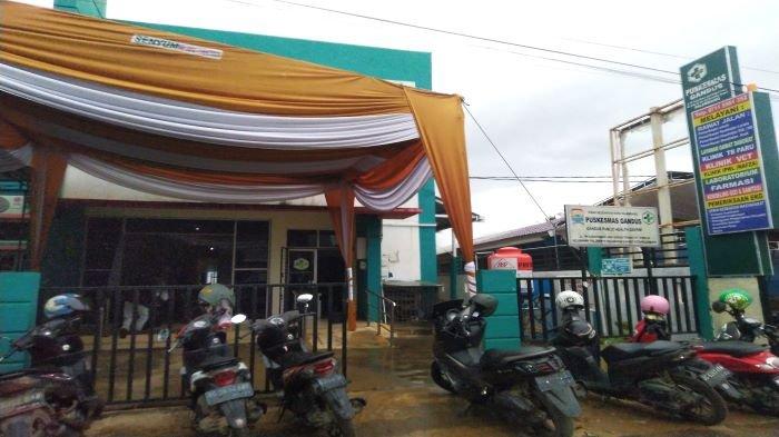 Puskesmas Gandus menjadi lokasi pelaksanaan vaksinasi perdana di Kota Palembang