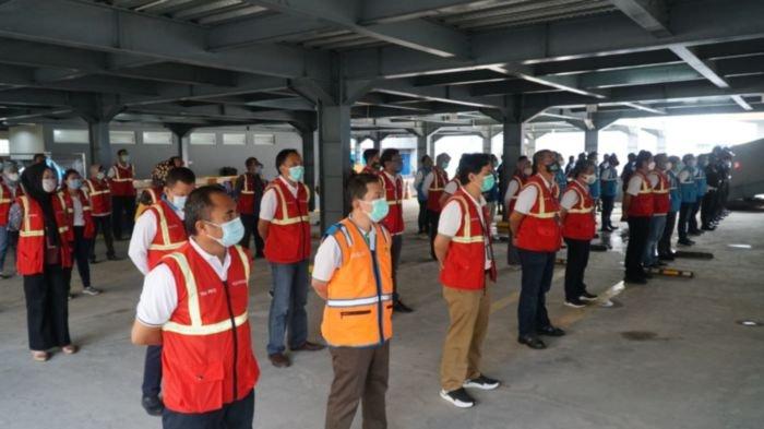DALAM rangka memperingati Bulan K3 Nasional, PT PLN (Persero) UIW S2JB dan dengan tetap memperhatikan protokol kesehatan Covid-19, PT PLN (Persero) UIW S2JB melaksanakan apel memperingati bulan K3 Nasional, Jumat 29 Januari 2021.